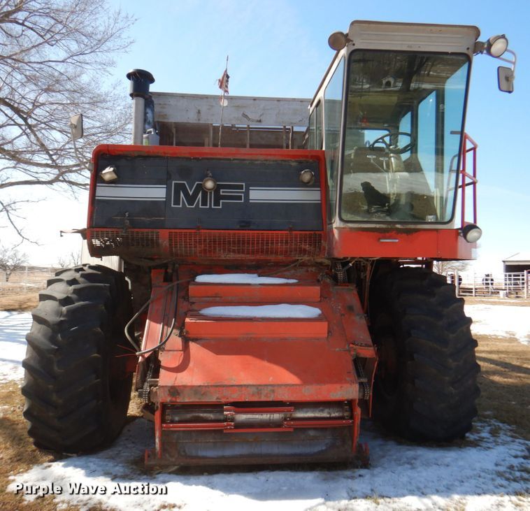 image for item DN1372 1981 Massey Ferguson 860  RWA combine