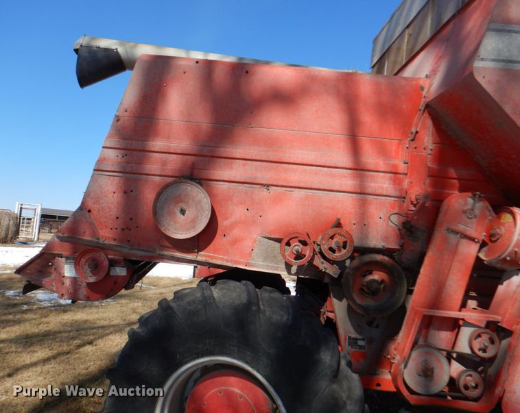 image for item DN1372 1981 Massey Ferguson 860  RWA combine