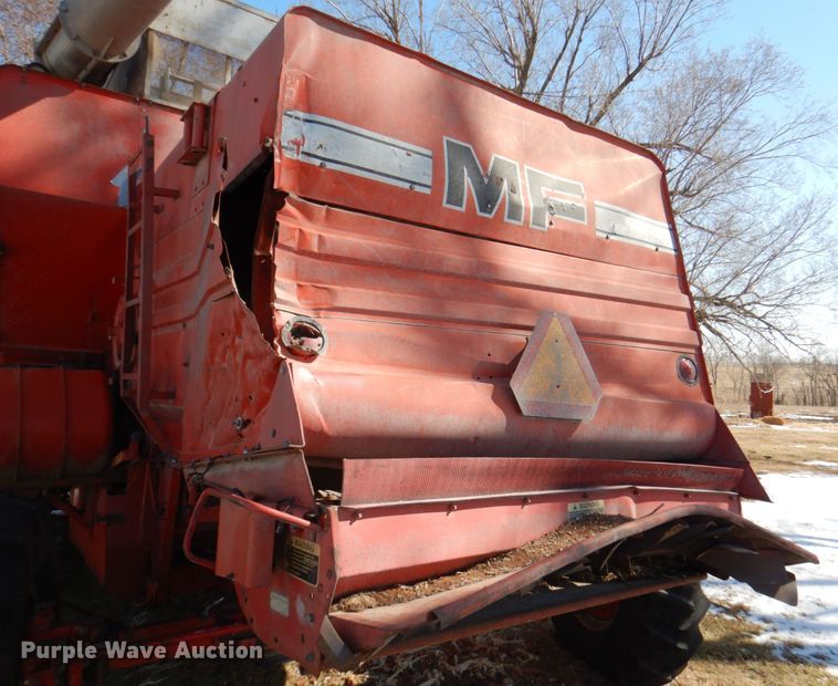 image for item DN1372 1981 Massey Ferguson 860  RWA combine