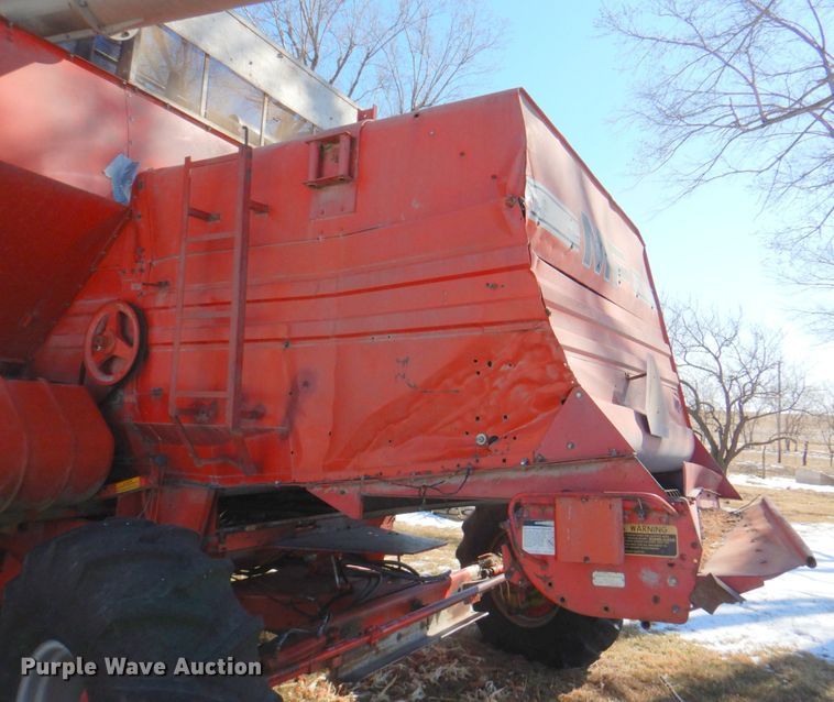 image for item DN1372 1981 Massey Ferguson 860  RWA combine