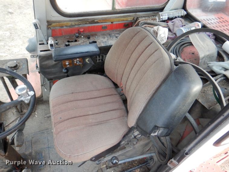 image for item DN1372 1981 Massey Ferguson 860  RWA combine