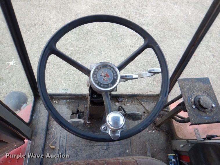 image for item DN1372 1981 Massey Ferguson 860  RWA combine