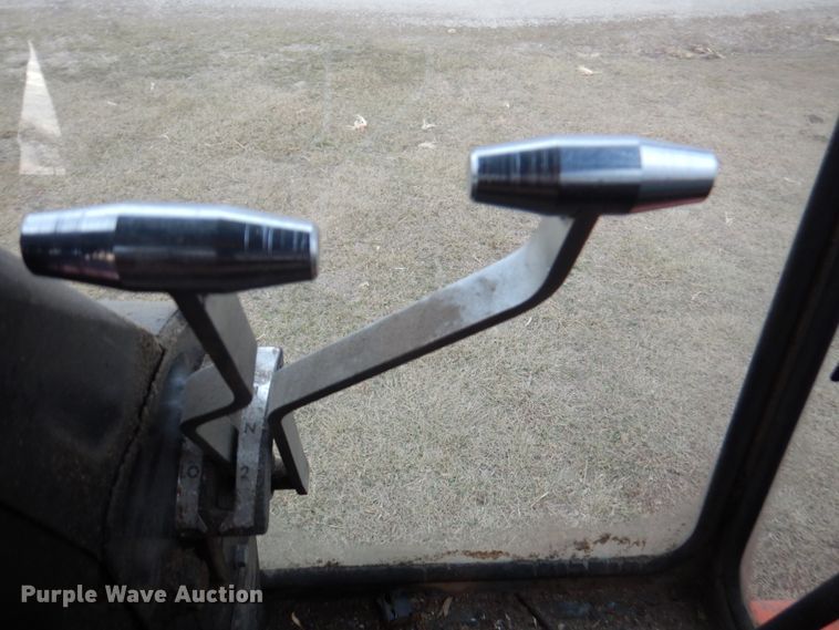 image for item DN1372 1981 Massey Ferguson 860  RWA combine