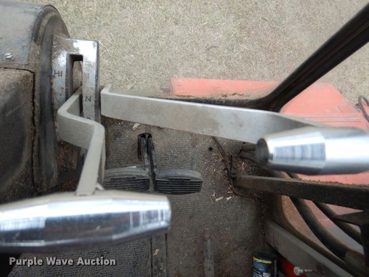 image for item DN1372 1981 Massey Ferguson 860  RWA combine