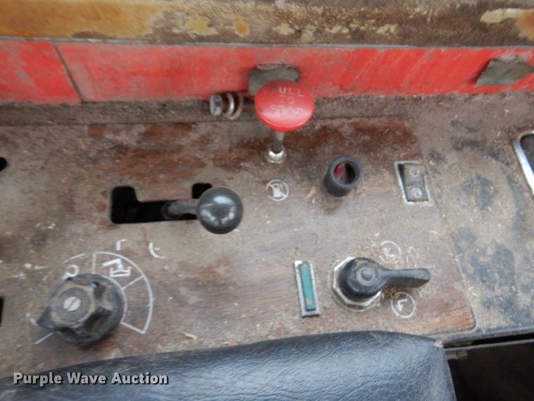 image for item DN1372 1981 Massey Ferguson 860  RWA combine