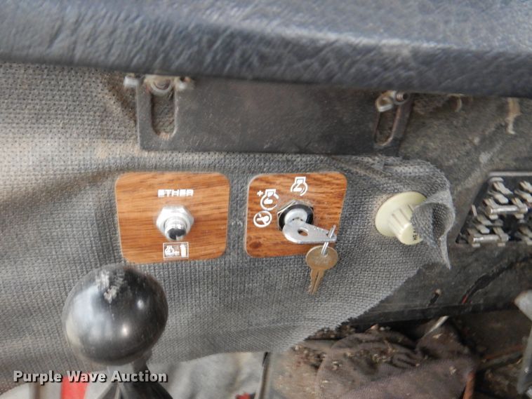 image for item DN1372 1981 Massey Ferguson 860  RWA combine