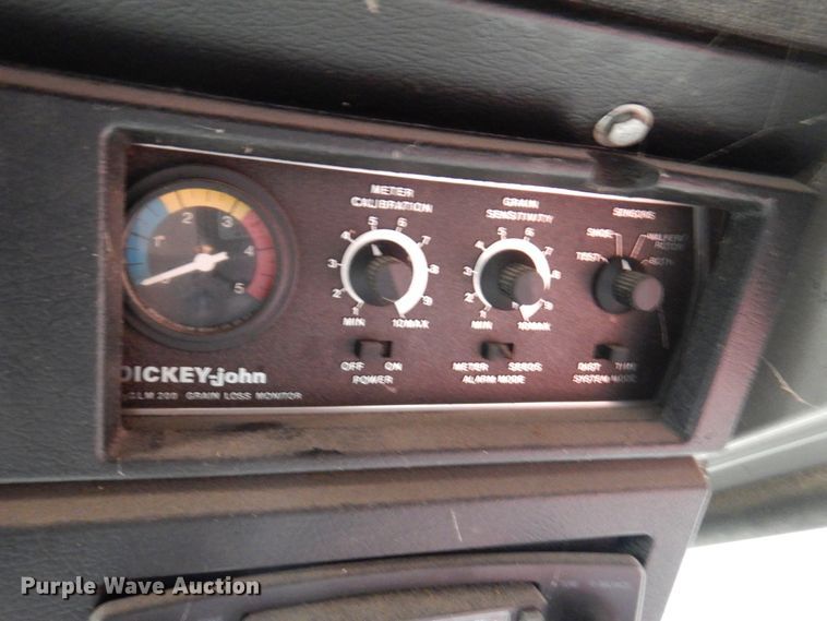 image for item DN1372 1981 Massey Ferguson 860  RWA combine