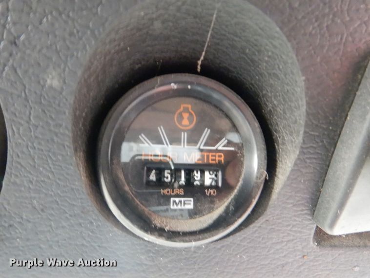 image for item DN1372 1981 Massey Ferguson 860  RWA combine