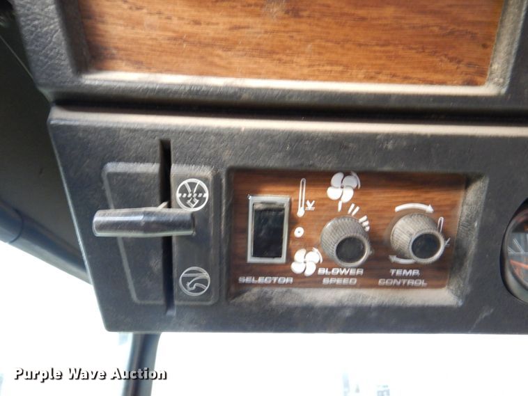 image for item DN1372 1981 Massey Ferguson 860  RWA combine