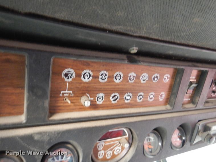 image for item DN1372 1981 Massey Ferguson 860  RWA combine