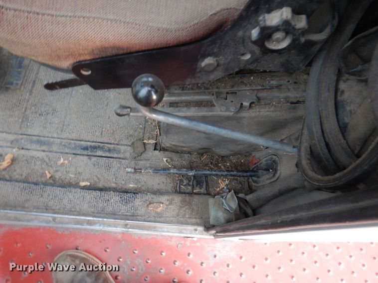 image for item DN1372 1981 Massey Ferguson 860  RWA combine