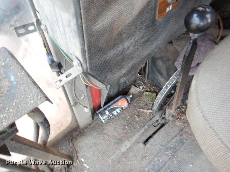 image for item DN1372 1981 Massey Ferguson 860  RWA combine