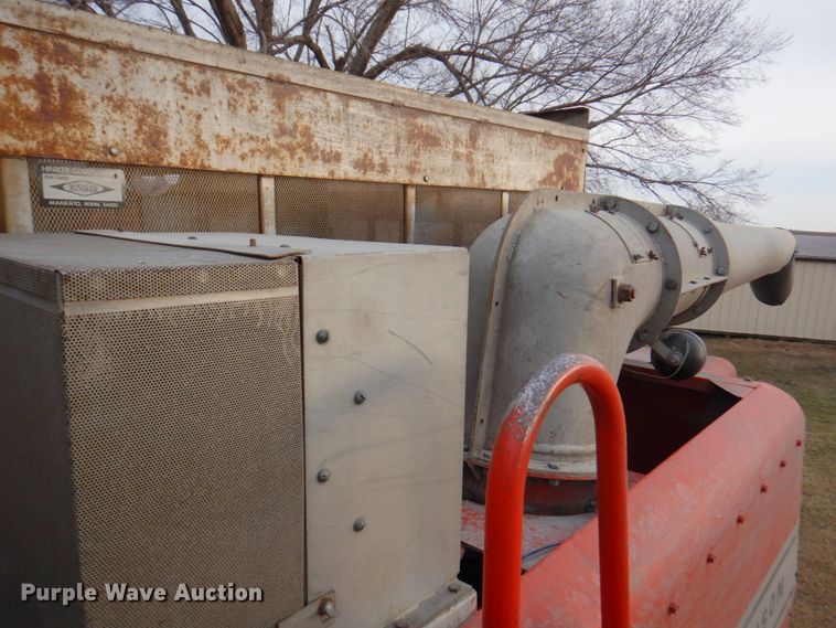 image for item DN1372 1981 Massey Ferguson 860  RWA combine