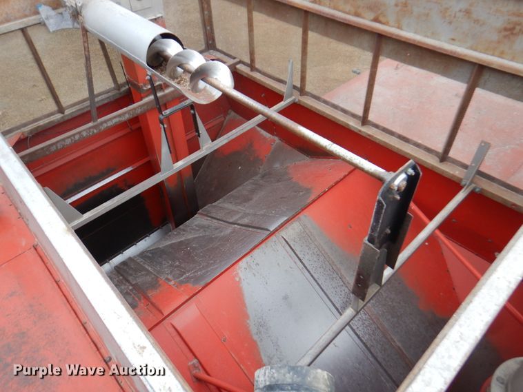 image for item DN1372 1981 Massey Ferguson 860  RWA combine