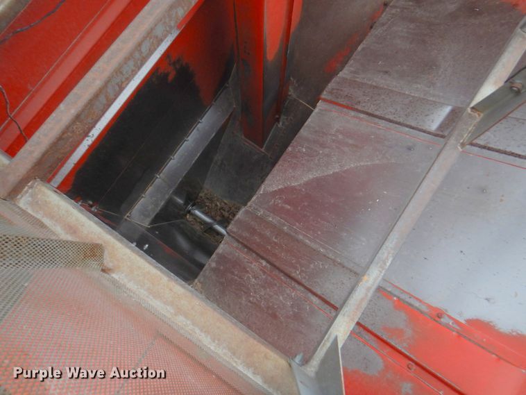 image for item DN1372 1981 Massey Ferguson 860  RWA combine