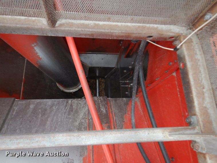 image for item DN1372 1981 Massey Ferguson 860  RWA combine