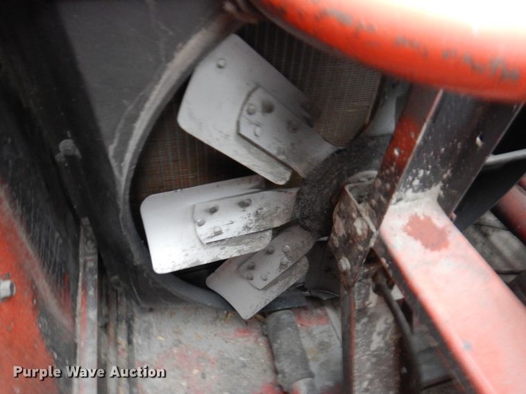 image for item DN1372 1981 Massey Ferguson 860  RWA combine