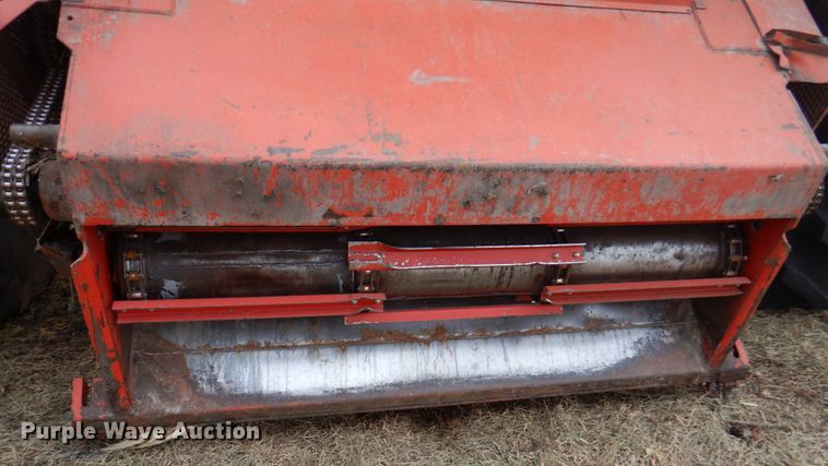 image for item DN1372 1981 Massey Ferguson 860  RWA combine