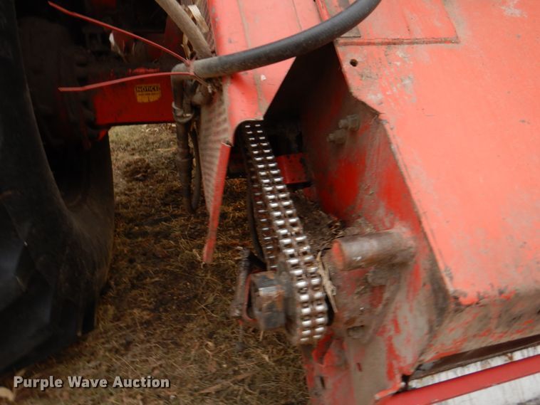 image for item DN1372 1981 Massey Ferguson 860  RWA combine