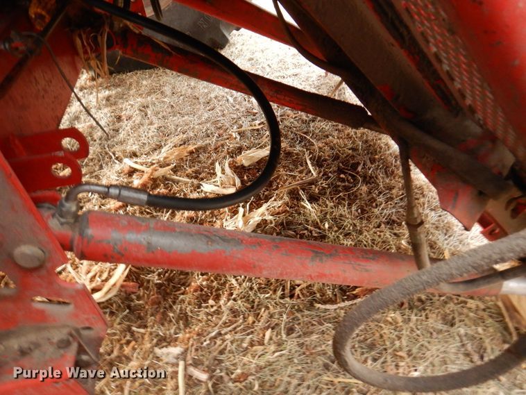 image for item DN1372 1981 Massey Ferguson 860  RWA combine