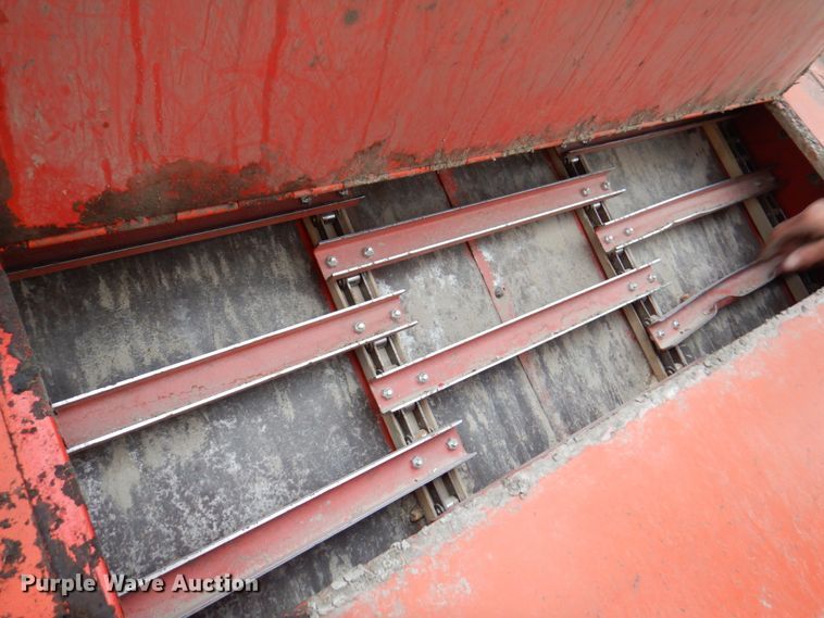 image for item DN1372 1981 Massey Ferguson 860  RWA combine