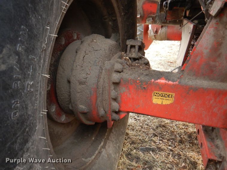 image for item DN1372 1981 Massey Ferguson 860  RWA combine