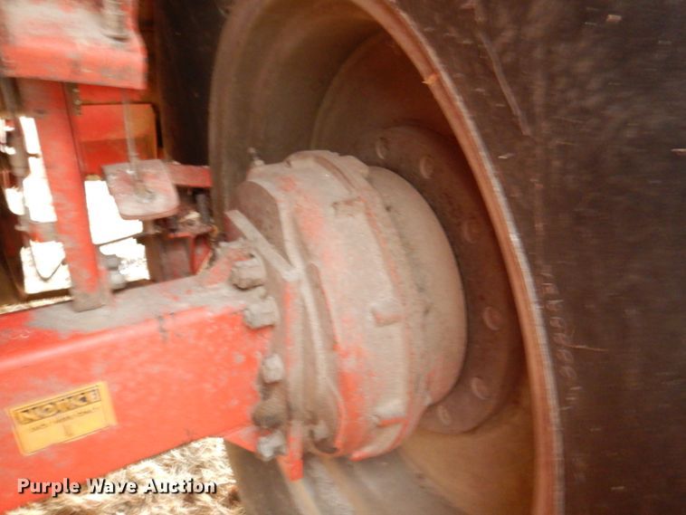 image for item DN1372 1981 Massey Ferguson 860  RWA combine