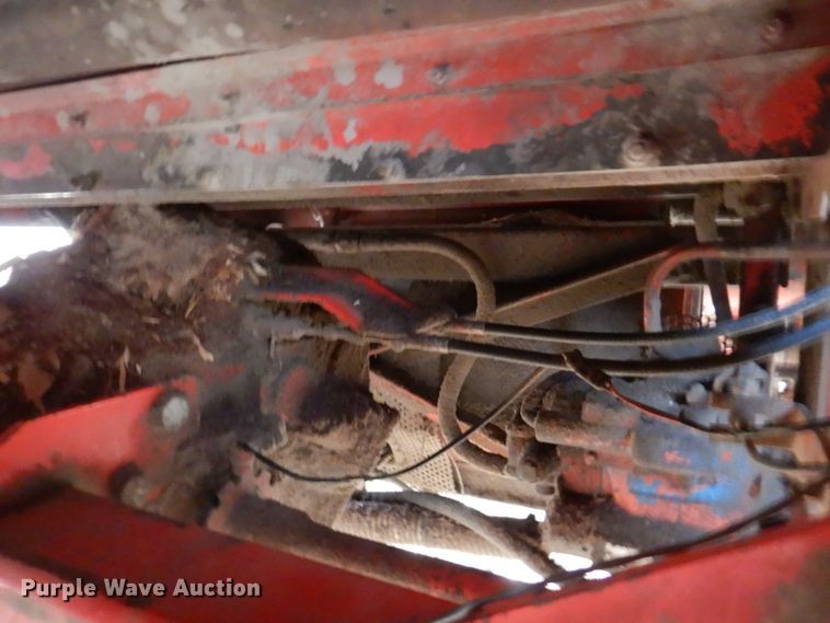 image for item DN1372 1981 Massey Ferguson 860  RWA combine