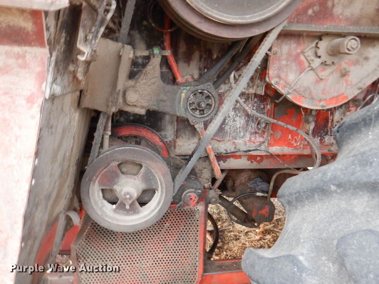 image for item DN1372 1981 Massey Ferguson 860  RWA combine