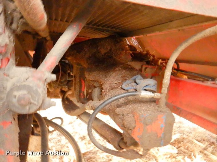 image for item DN1372 1981 Massey Ferguson 860  RWA combine