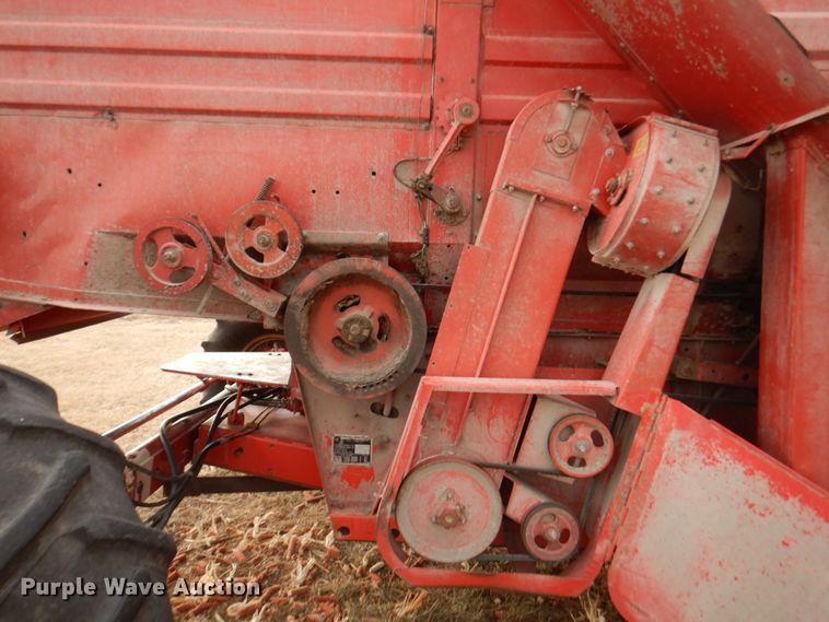 image for item DN1372 1981 Massey Ferguson 860  RWA combine