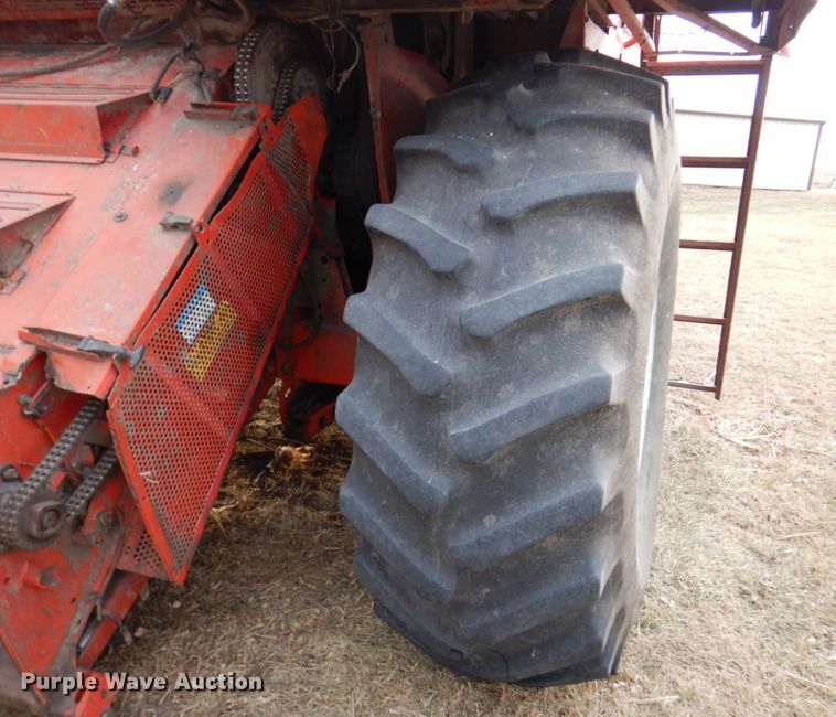 image for item DN1372 1981 Massey Ferguson 860  RWA combine