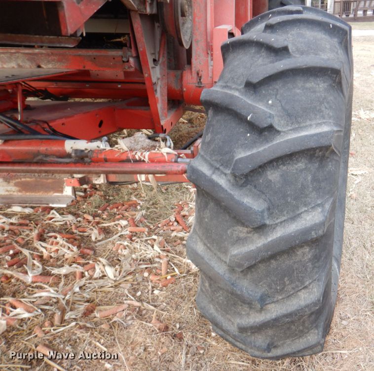 image for item DN1372 1981 Massey Ferguson 860  RWA combine