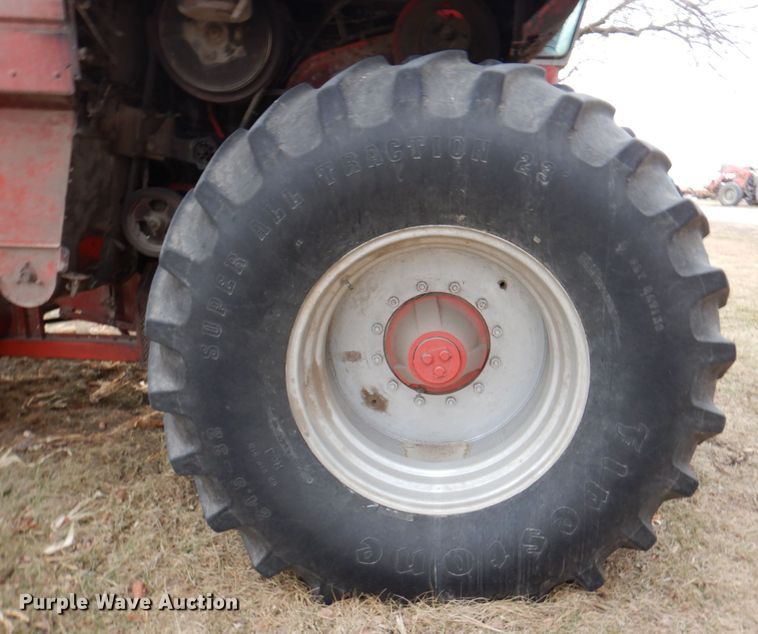image for item DN1372 1981 Massey Ferguson 860  RWA combine