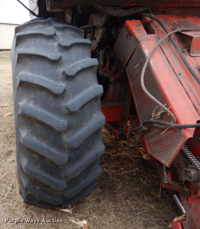 image for item DN1372 1981 Massey Ferguson 860  RWA combine