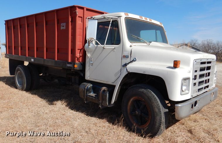 image for item DN5471 1981 International 1854  grain truck