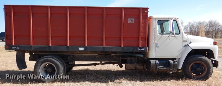 image for item DN5471 1981 International 1854  grain truck