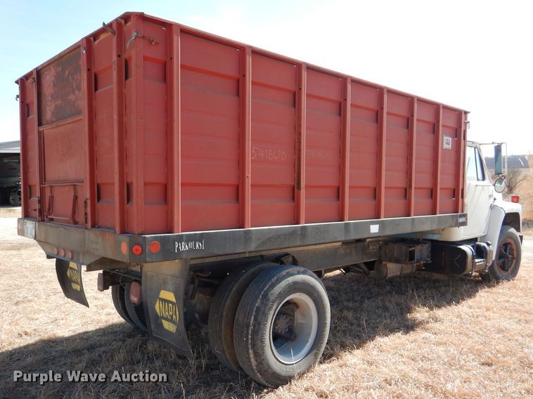 image for item DN5471 1981 International 1854  grain truck