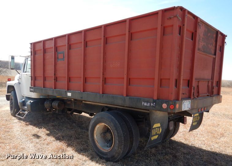 image for item DN5471 1981 International 1854  grain truck