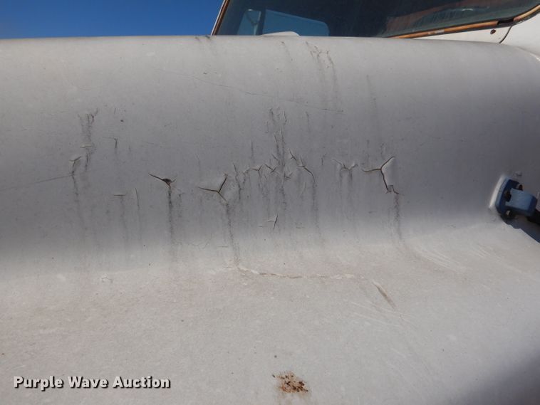 image for item DN5471 1981 International 1854  grain truck