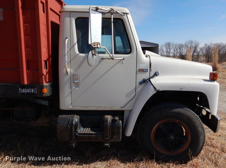 image for item DN5471 1981 International 1854  grain truck