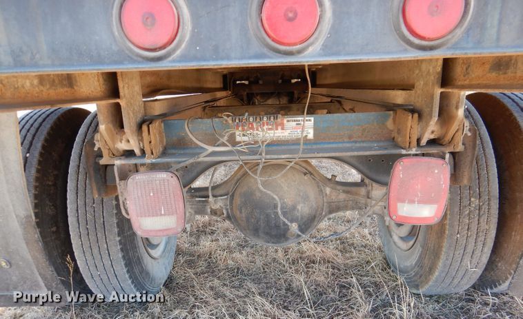image for item DN5471 1981 International 1854  grain truck