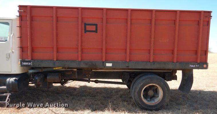 image for item DN5471 1981 International 1854  grain truck