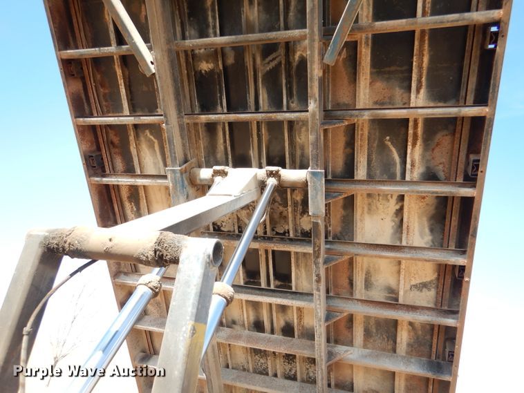 image for item DN5471 1981 International 1854  grain truck