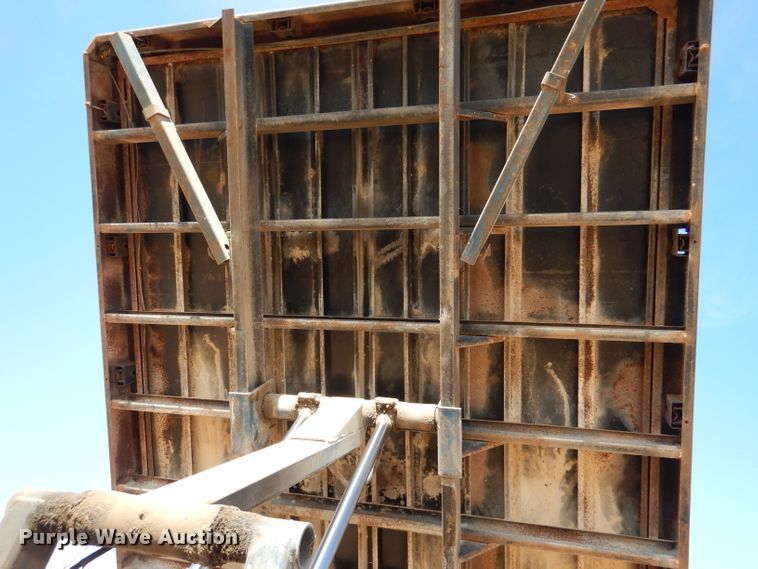 image for item DN5471 1981 International 1854  grain truck