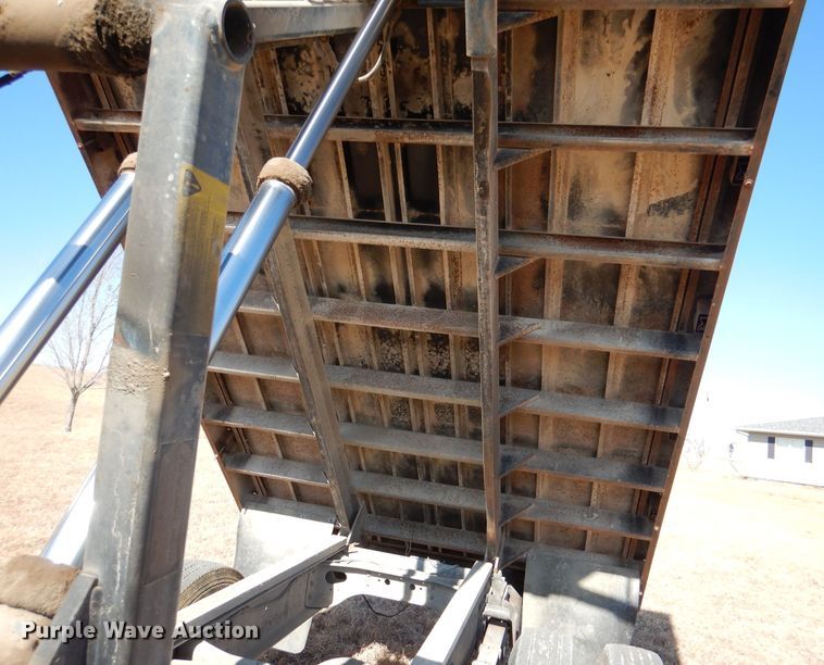 image for item DN5471 1981 International 1854  grain truck