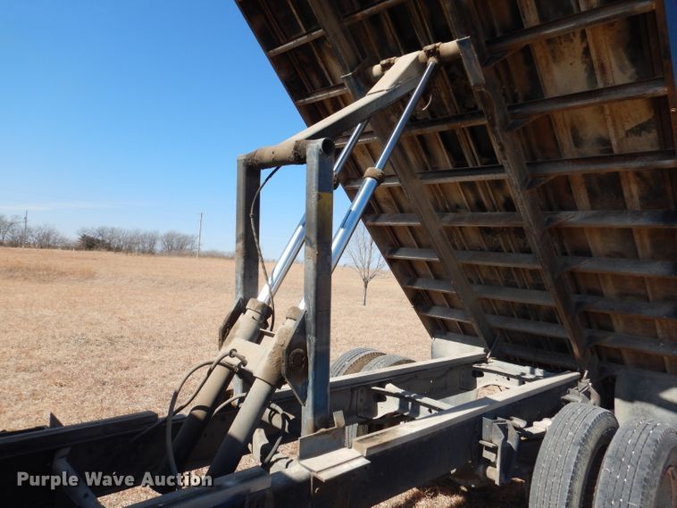 image for item DN5471 1981 International 1854  grain truck