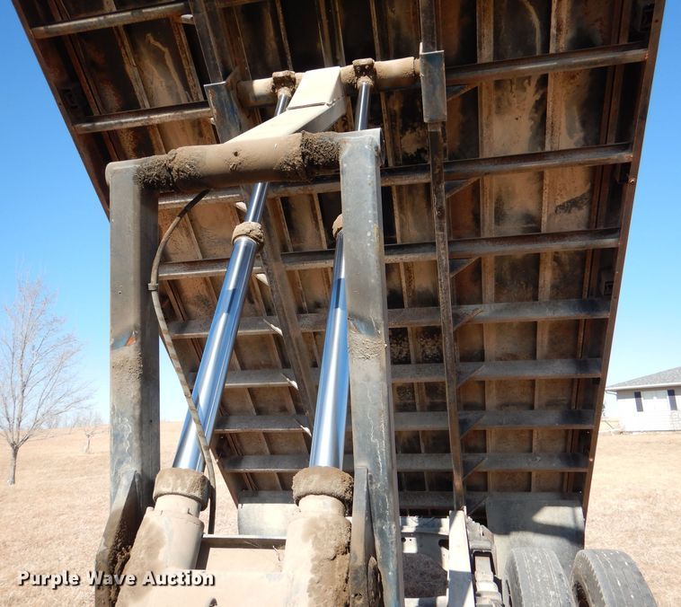 image for item DN5471 1981 International 1854  grain truck