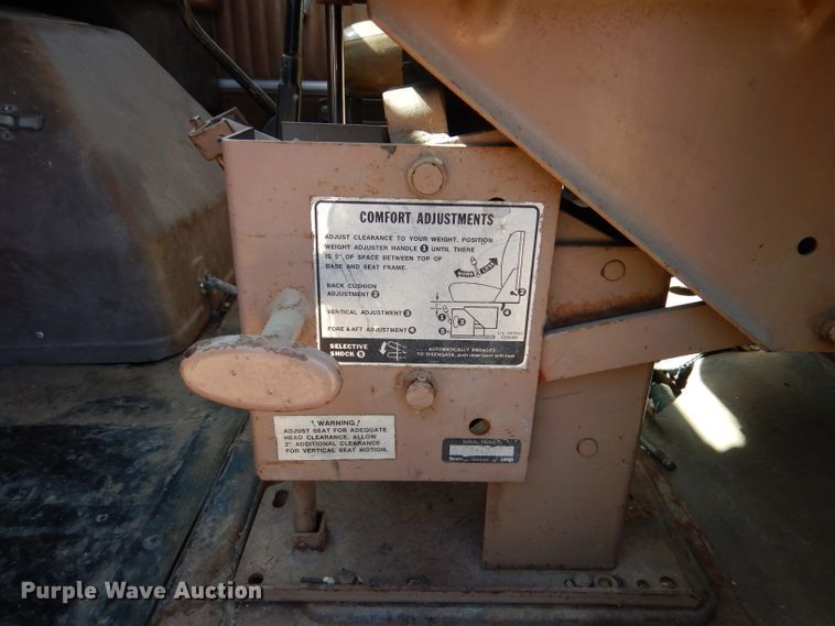 image for item DN5471 1981 International 1854  grain truck
