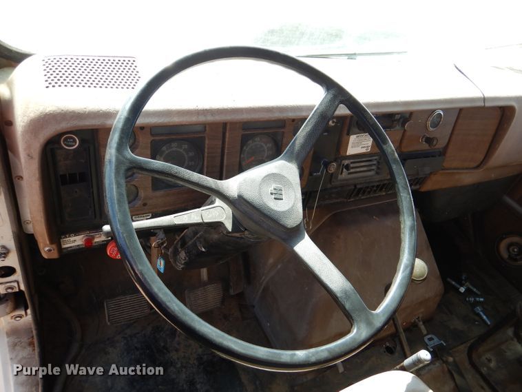 image for item DN5471 1981 International 1854  grain truck